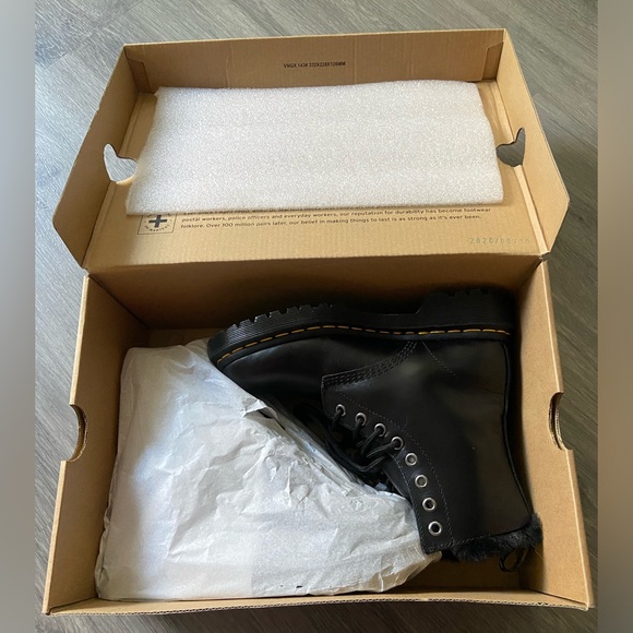 1460 WOMEN'S FAUX FUR LINED LACE UP BOOTS - Serena Doc Martens - size 5 - Picture 2 of 6